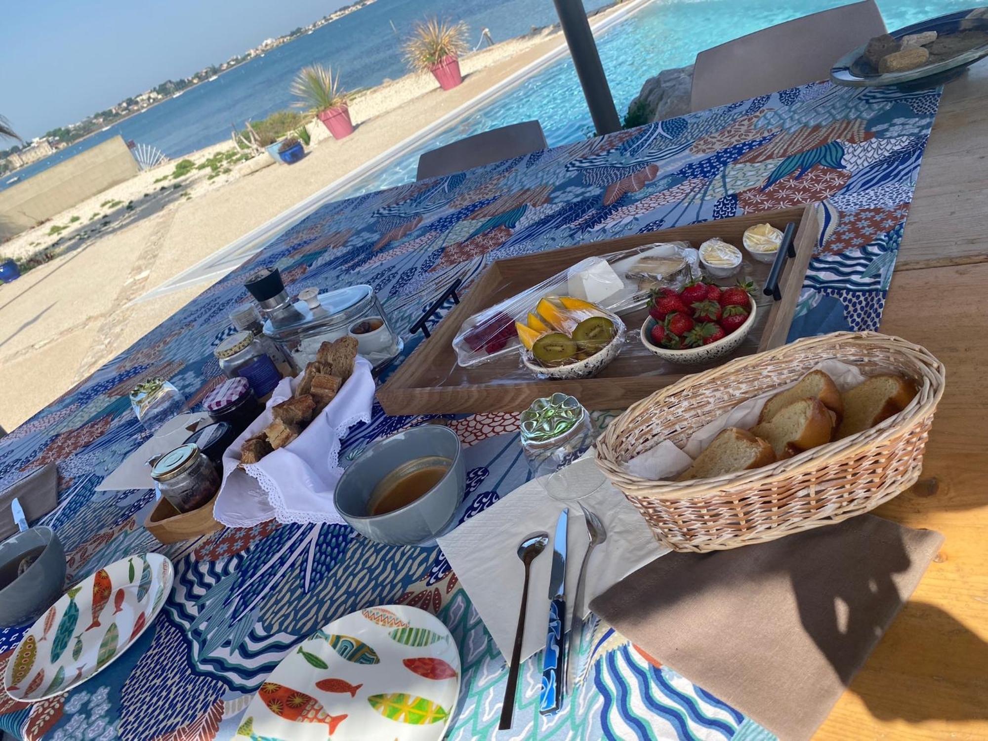 Les Pieds Dans L'Eau Bed & Breakfast Sete Ngoại thất bức ảnh
